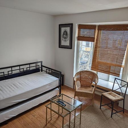 The Parkdale Hostellerie Toronto Bagian luar foto