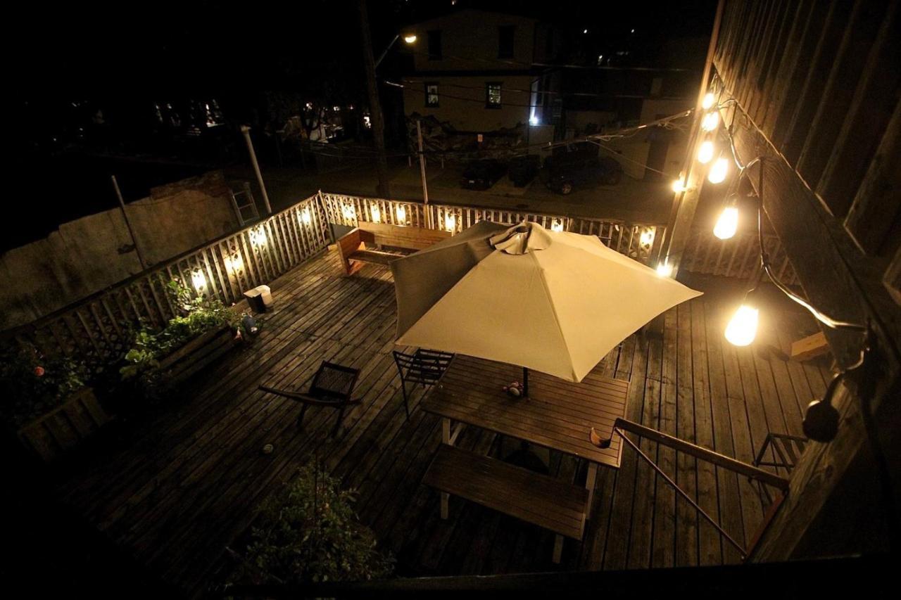 The Parkdale Hostellerie Toronto Bagian luar foto