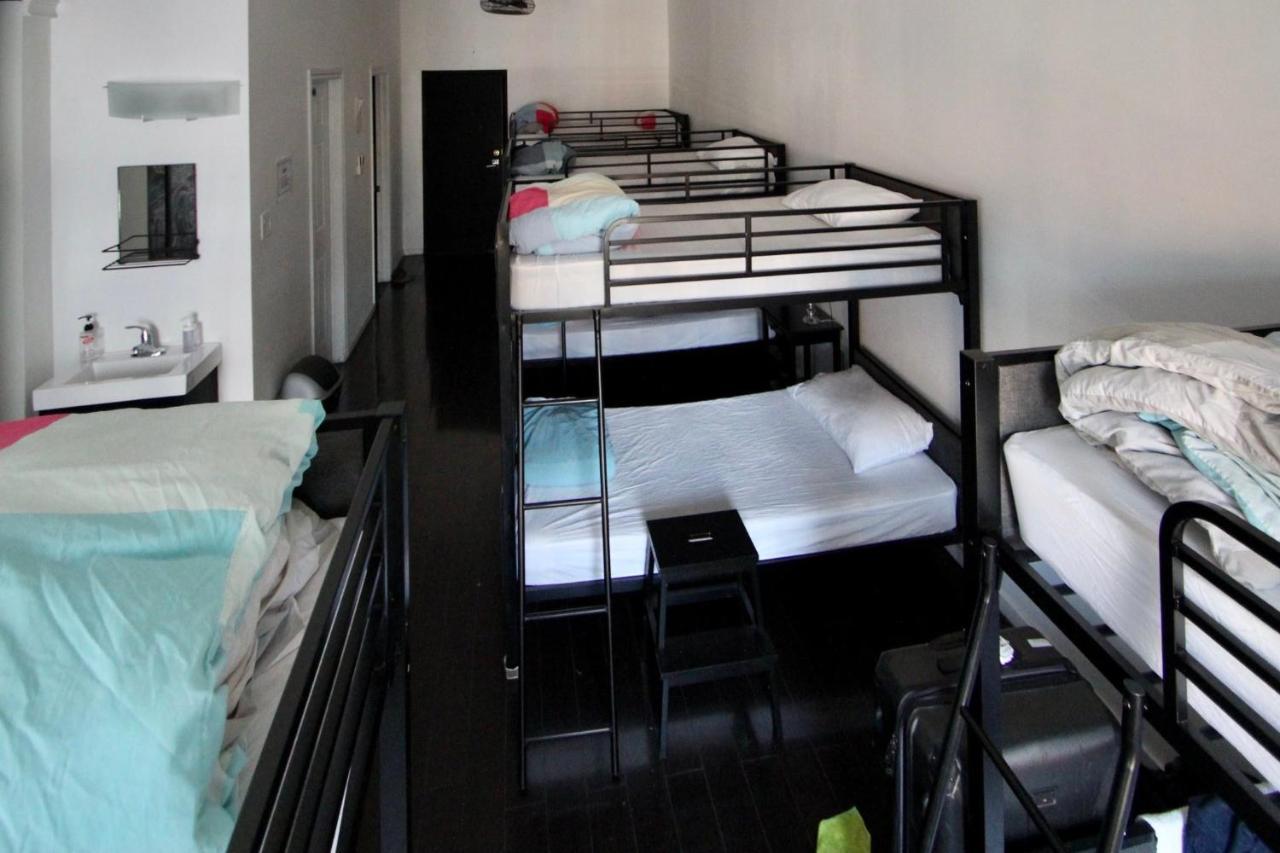 The Parkdale Hostellerie Toronto Bagian luar foto