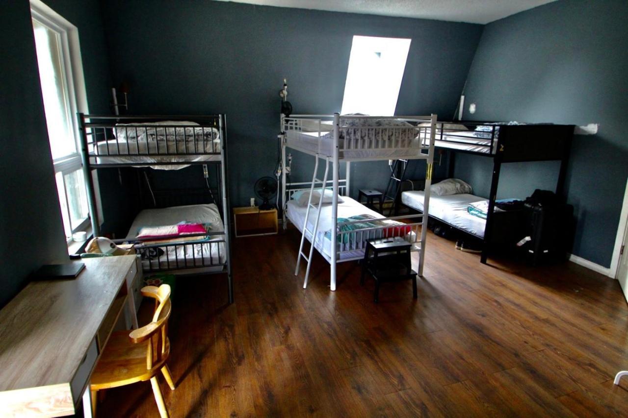 The Parkdale Hostellerie Toronto Bagian luar foto