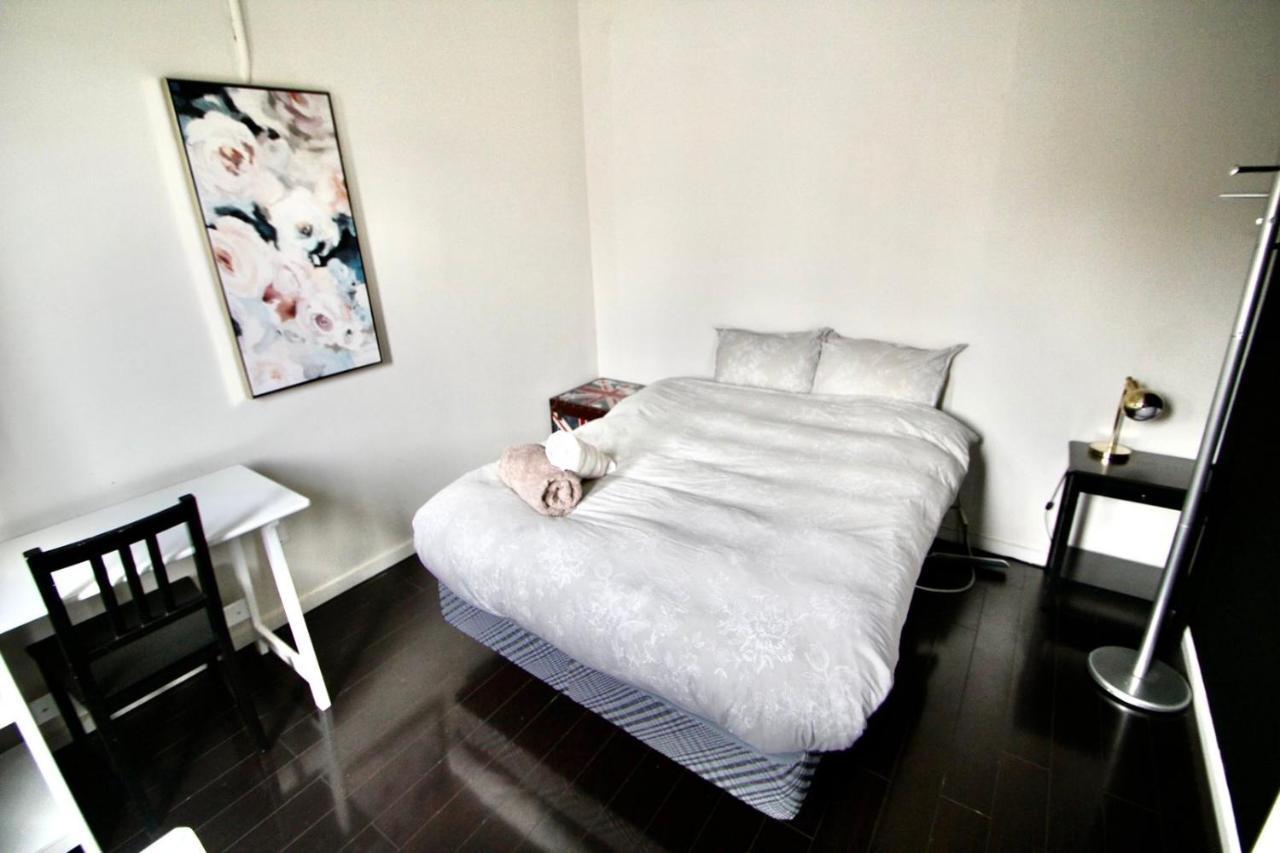 The Parkdale Hostellerie Toronto Bagian luar foto