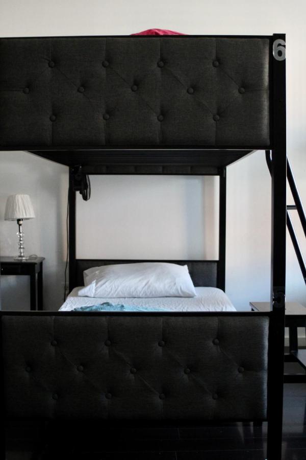 The Parkdale Hostellerie Toronto Bagian luar foto