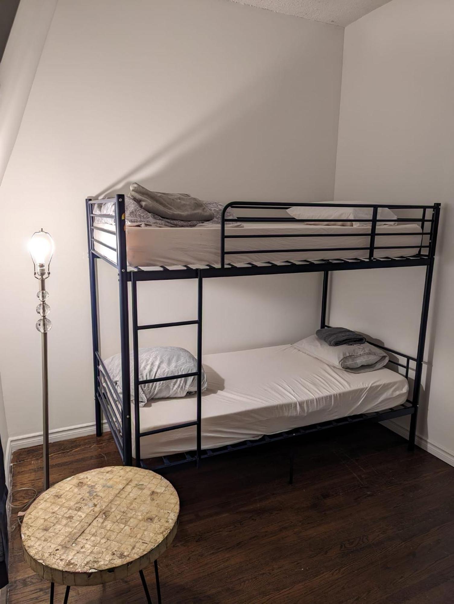 The Parkdale Hostellerie Toronto Bagian luar foto