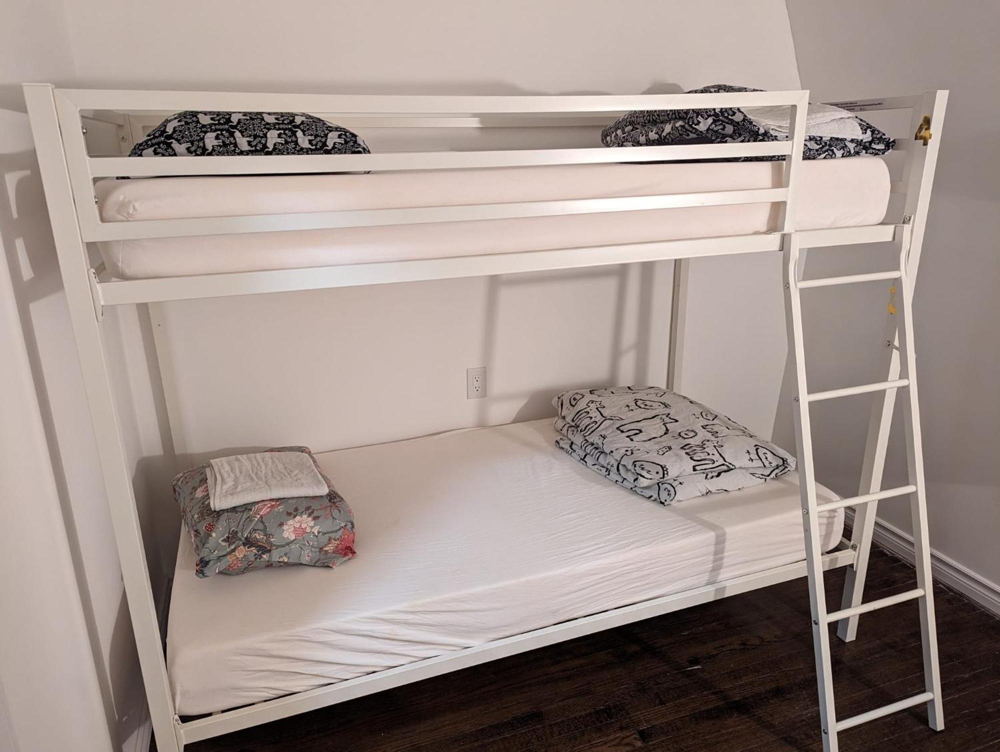The Parkdale Hostellerie Toronto Bagian luar foto