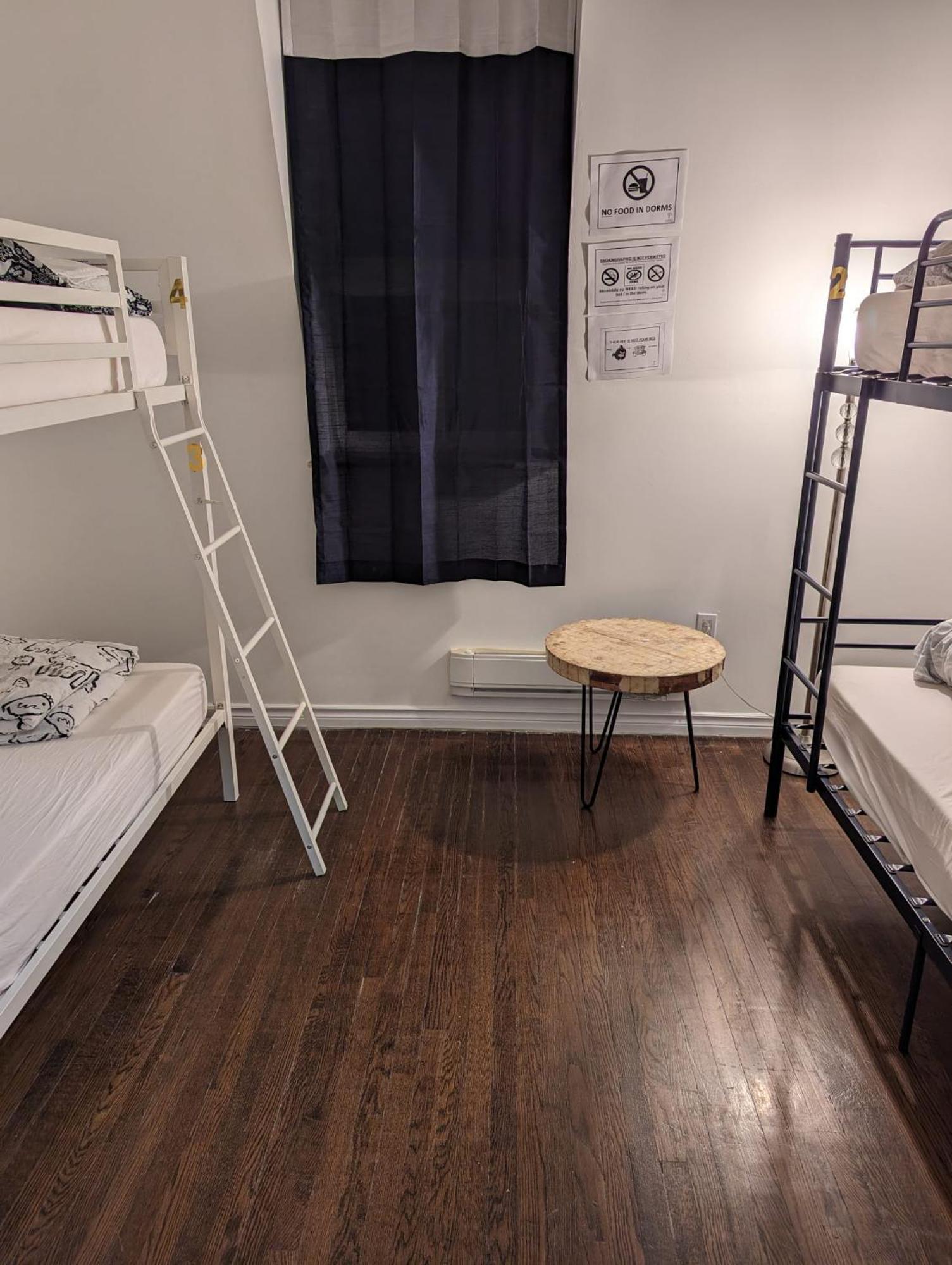 The Parkdale Hostellerie Toronto Bagian luar foto