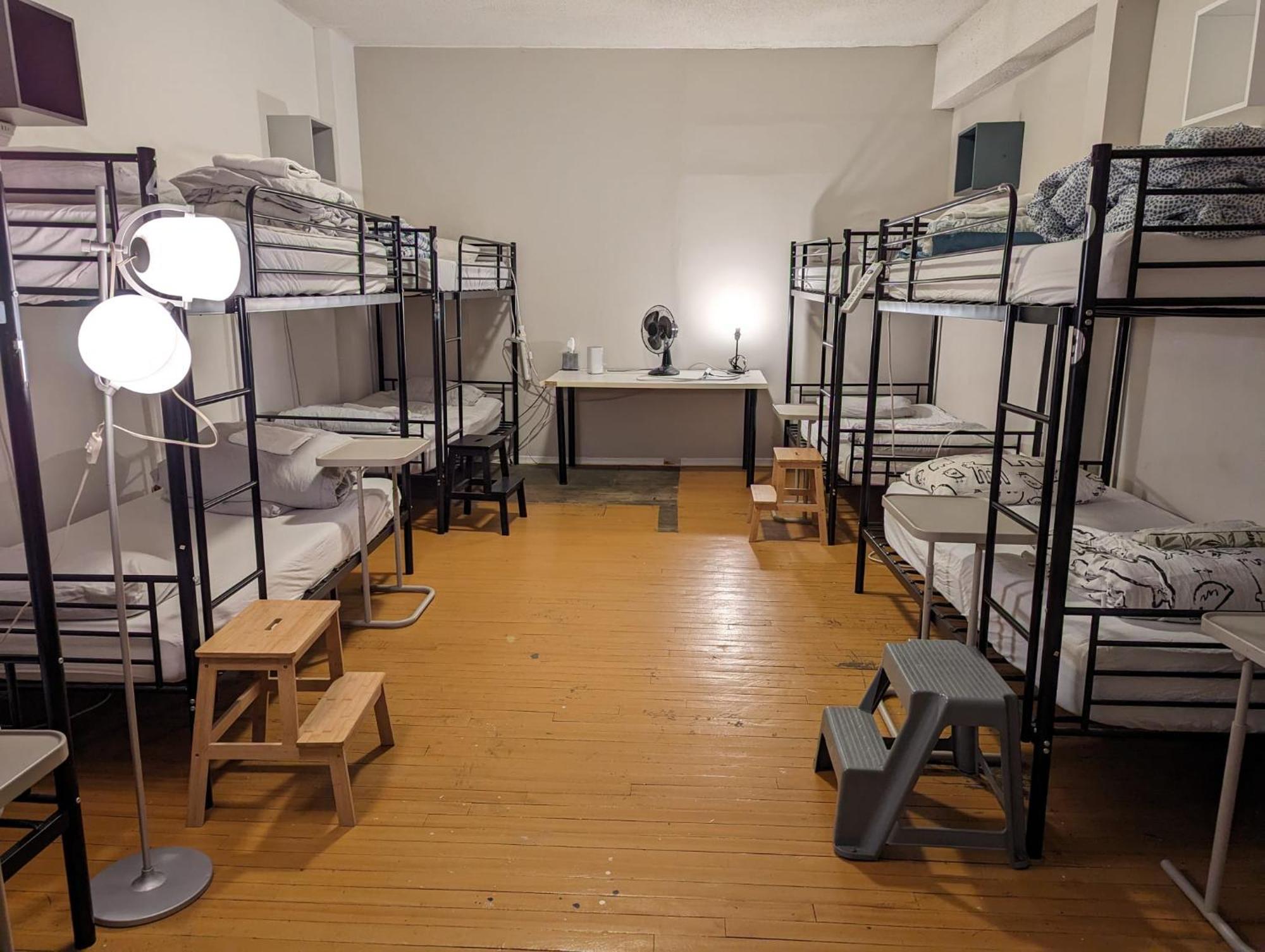 The Parkdale Hostellerie Toronto Bagian luar foto