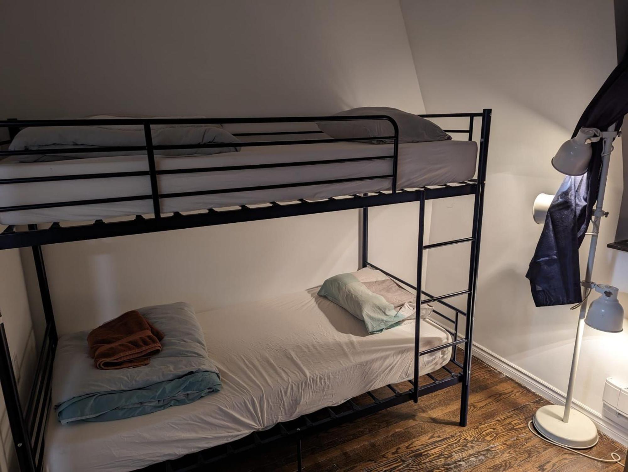 The Parkdale Hostellerie Toronto Bagian luar foto