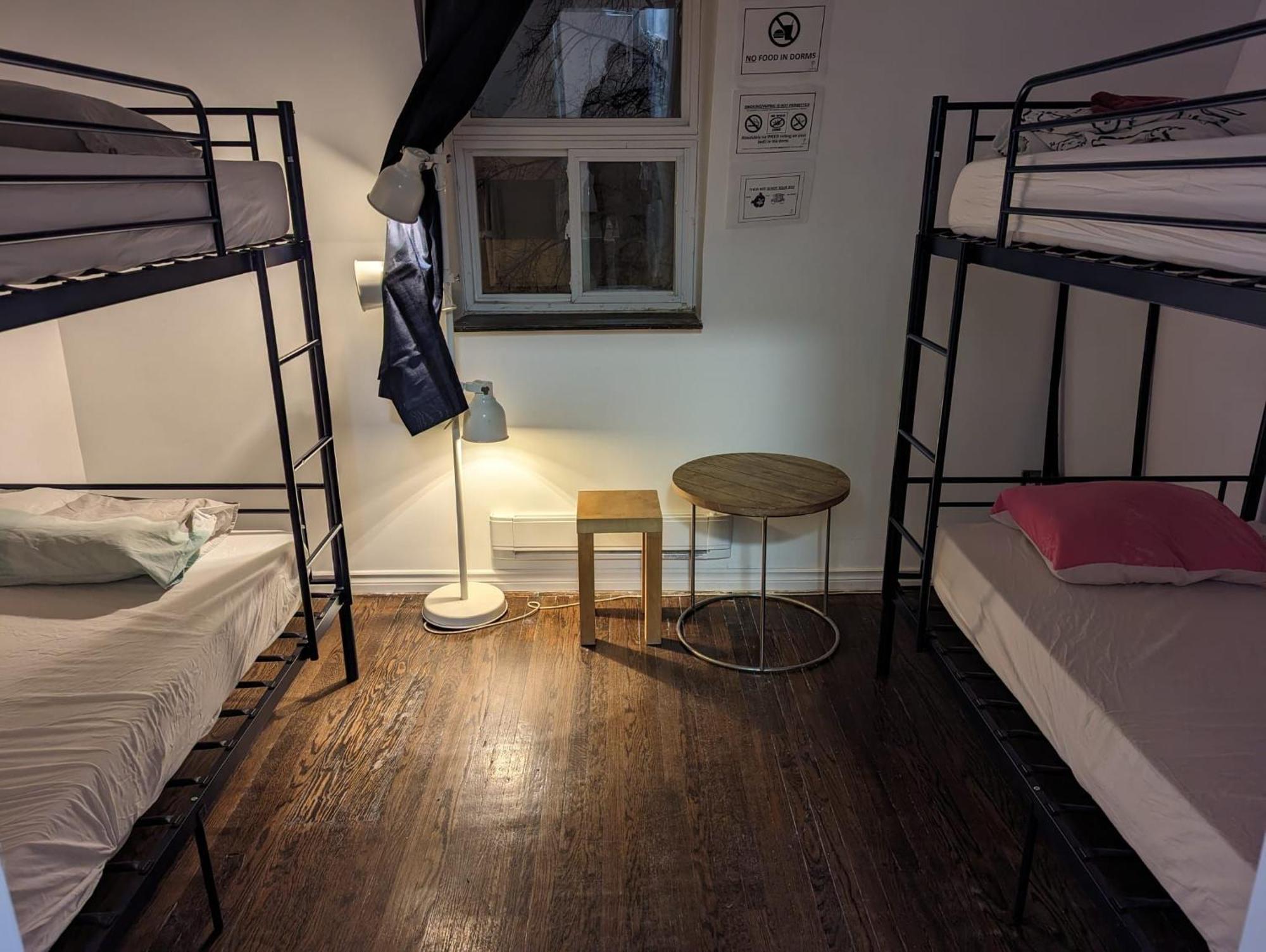 The Parkdale Hostellerie Toronto Bagian luar foto