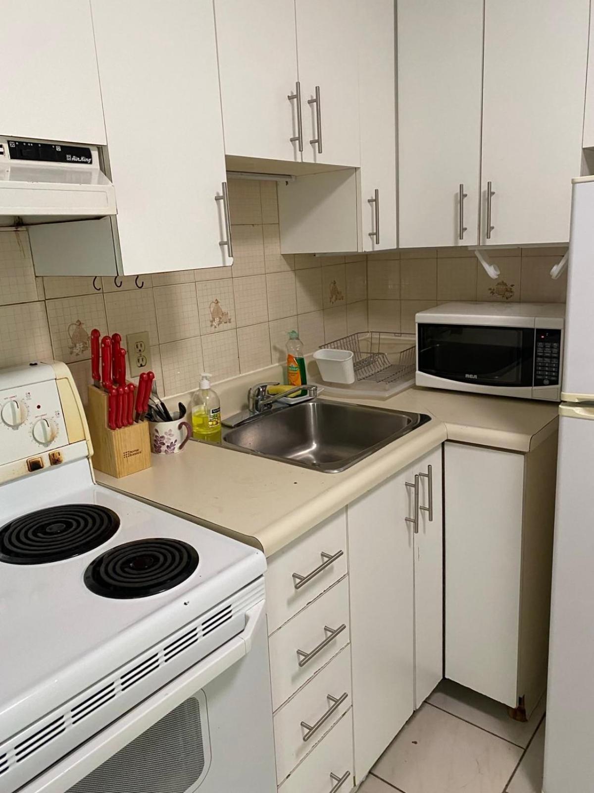 The Parkdale Hostellerie Toronto Bagian luar foto